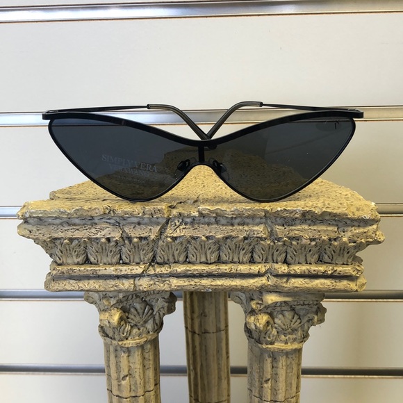 Simply Vera Vera Wang Accessories - Retro Cats Eye 100% UV Protection Vera Wang Sunglasses